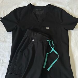 Figs Black Scrub Set